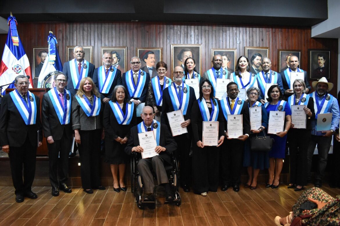 Instituto Duartiano juramentó a 23 nuevo miembros de honor en solemne ceremonia