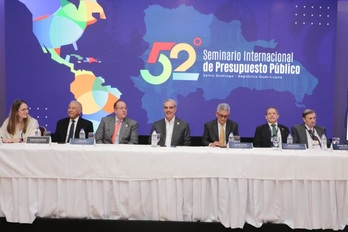 Abinader destaca importancia de transparencia y eficacia del gasto público