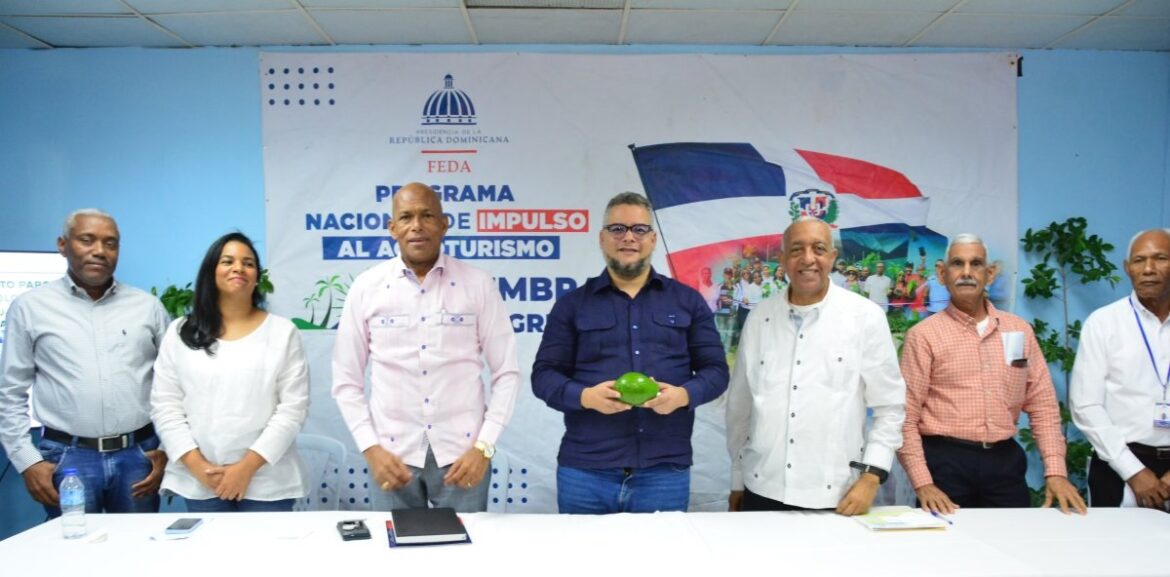 Aguacate y turismo se unen en San Cristóbal