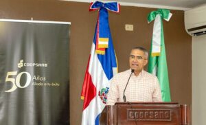 Néstor Estévez dicta conferencia en Coopsano