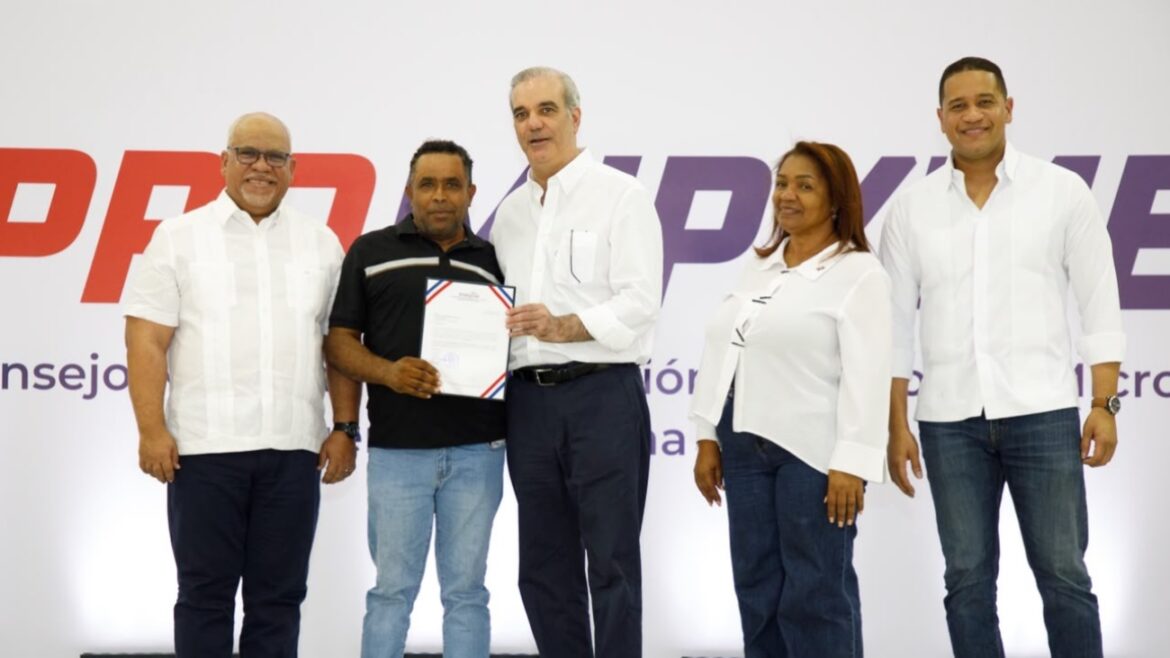 Abinader amplía financiamiento para pequeños negocios