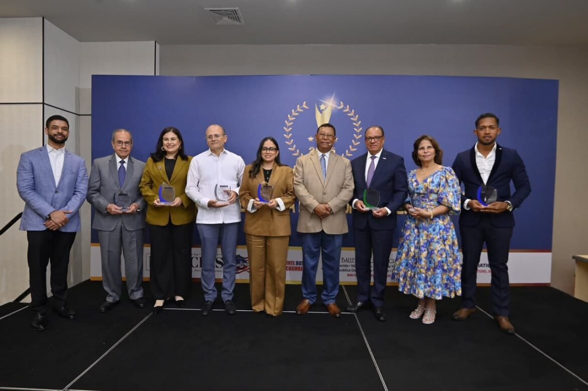Restaurante Amigos recibe premio empresarial 2026 en Santiago