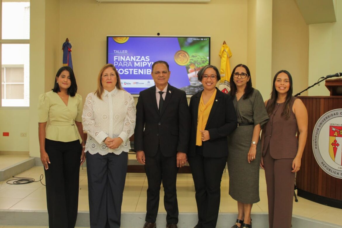 Empresarios mipymes en capacitación financiera en Santiago