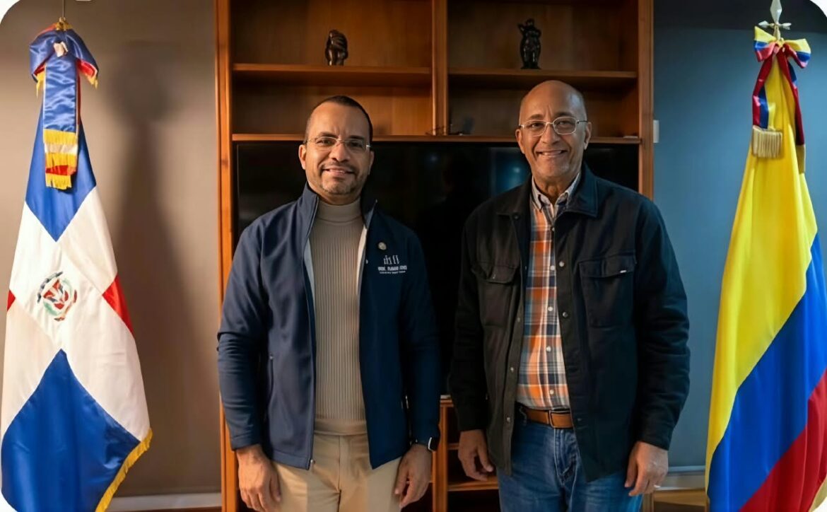 Autoridades del ITLA y UNAD reunidas en Bogotá
