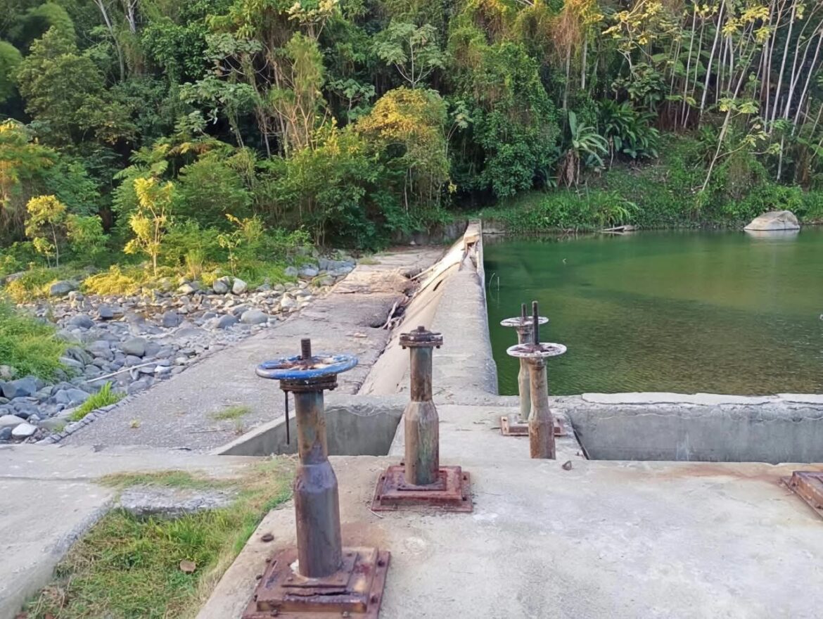 Camiones cisterna distribuyendo agua en sectores de Santo Domingo afectados por sequía