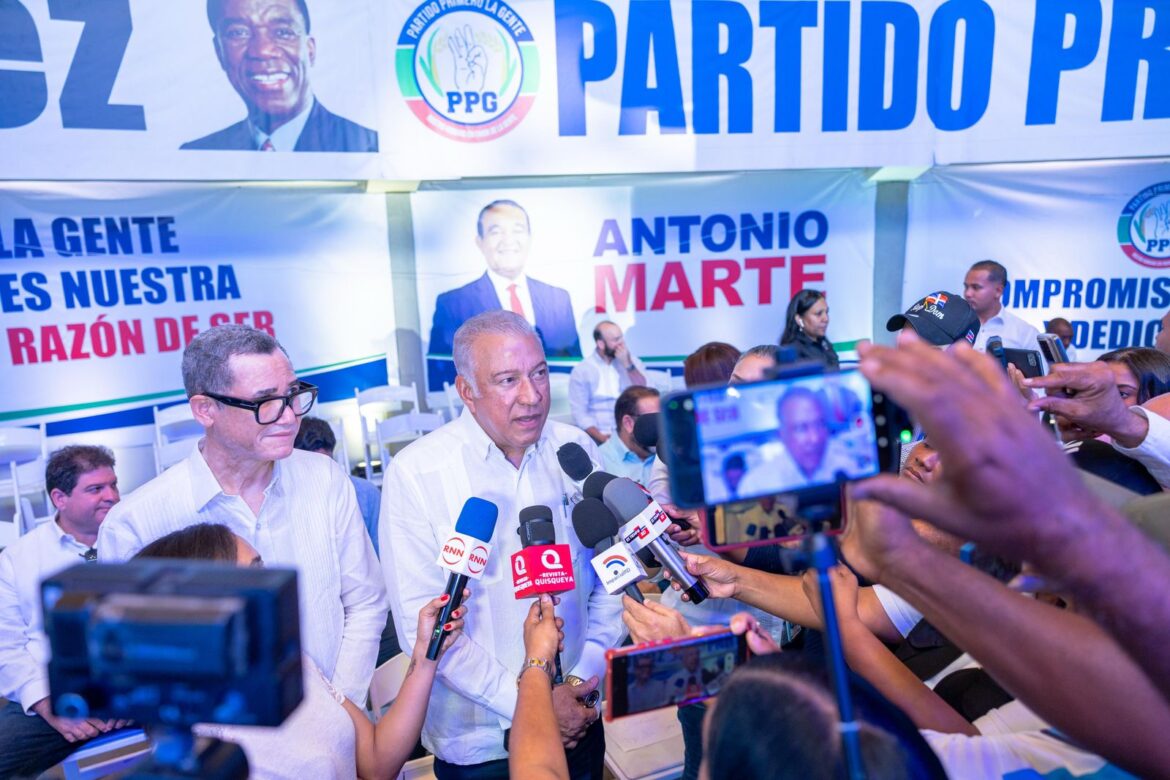 Andrés Bautista durante declaraciones sobre educación en República Dominicana