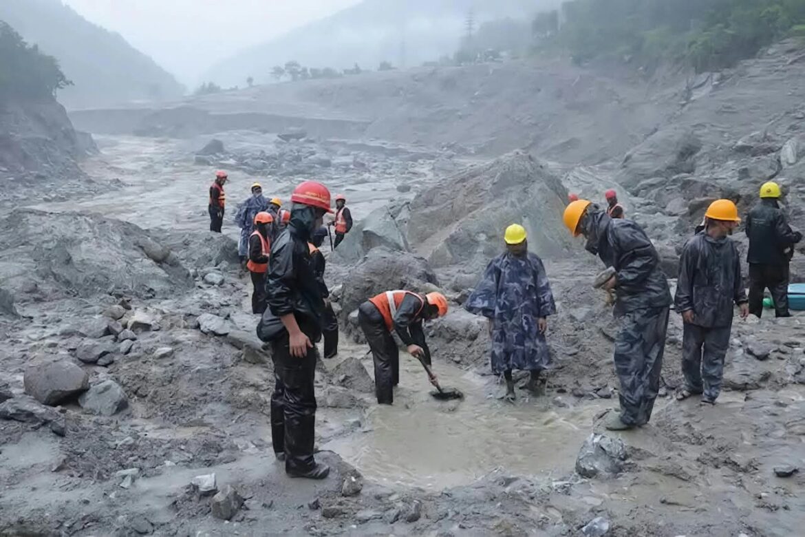 Riada en Nepal tras colapso de glaciar causa destrucción