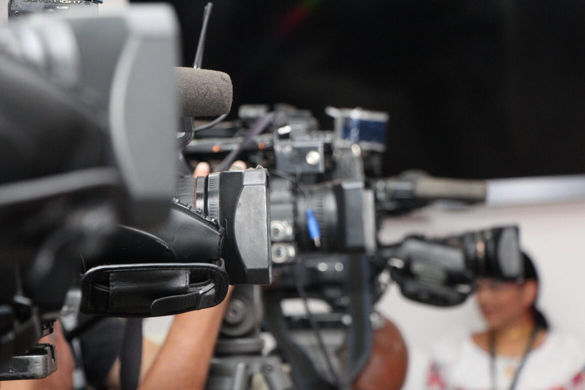 Juez revierte veto mediático de Donald Trump