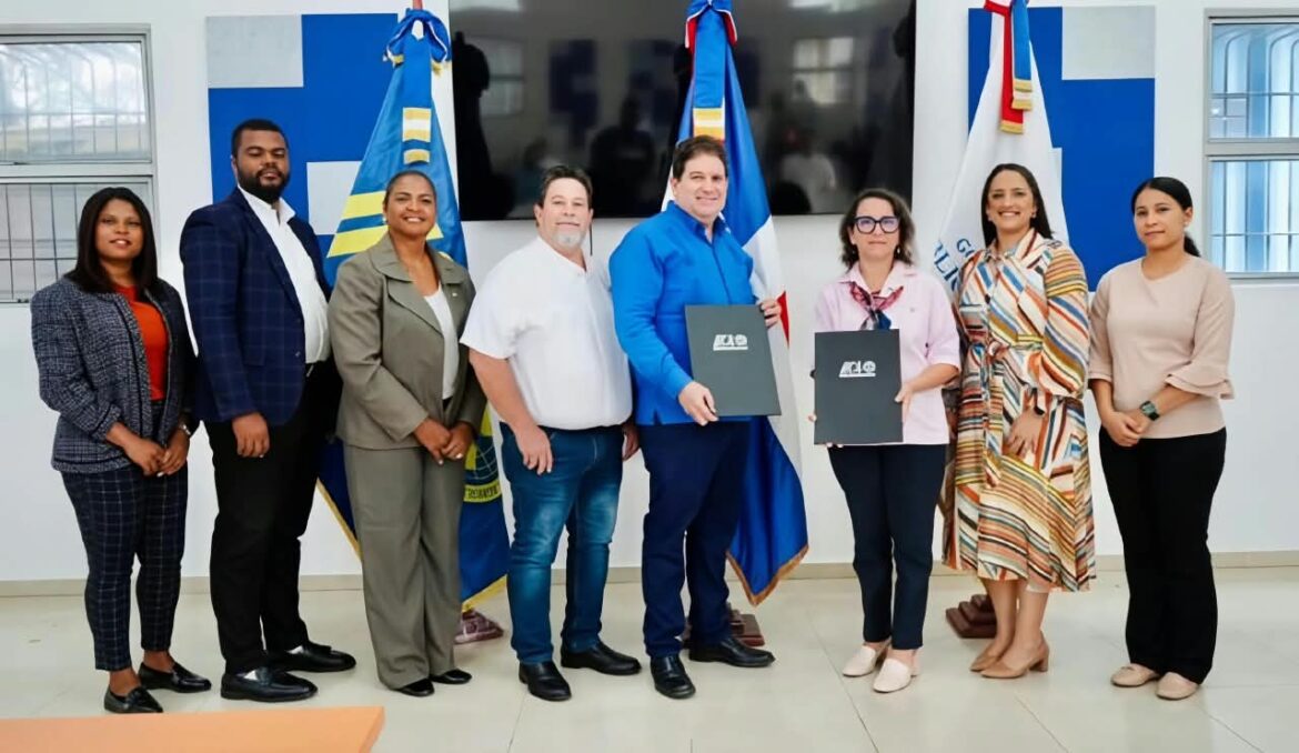 Firma acuerdo DIGEGA IICA sanidad animal República Dominicana