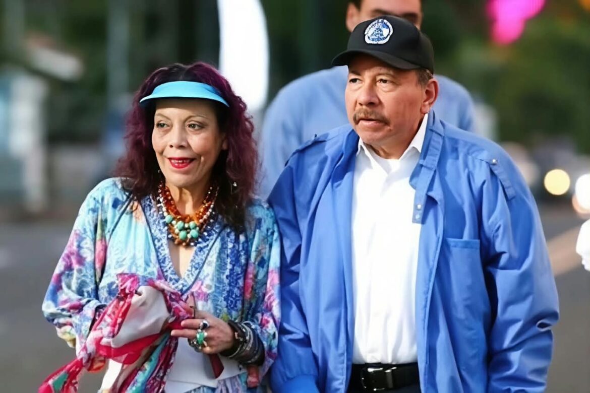 Daniel Ortega y Rosario Murillo en acto oficial en Nicaragua