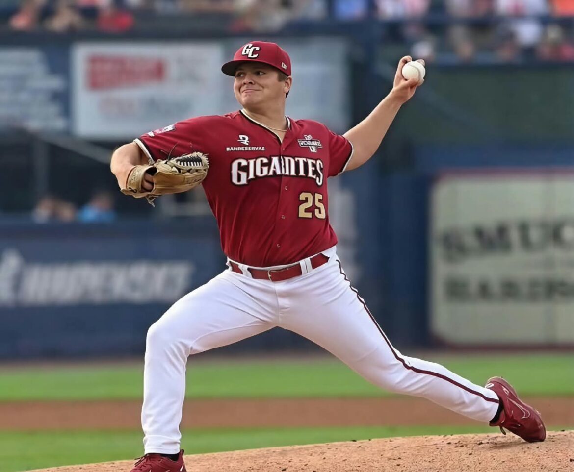 Adam Seminaris lanzador zurdo de Gigantes del Cibao en LIDOM