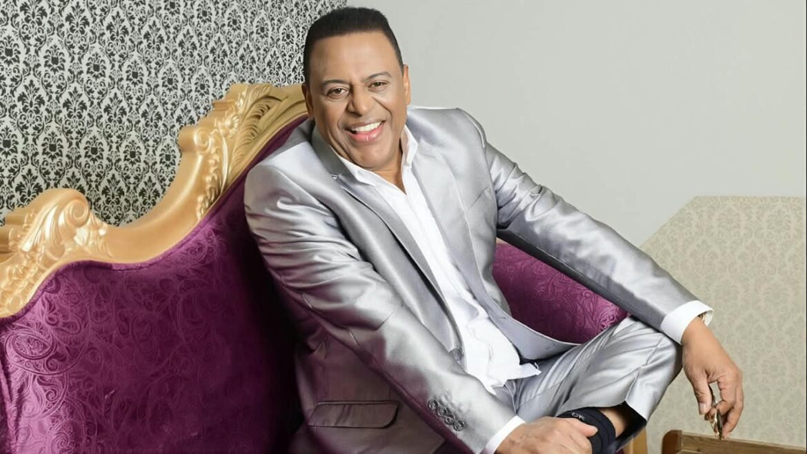 Wilfrido Vargas durante grabación de Free Cover interpretando clásicos del merengue en vivo