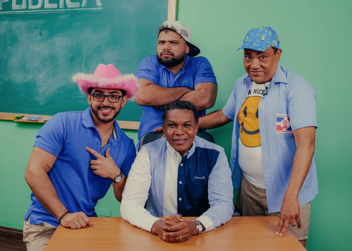 Los Novelpoppys en set de La Pública con invitados en formato escolar