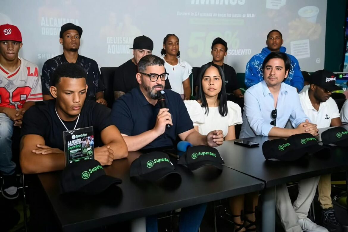 Feudri Franco y Junior Desir cara a cara previo combate en el Teo Cruz