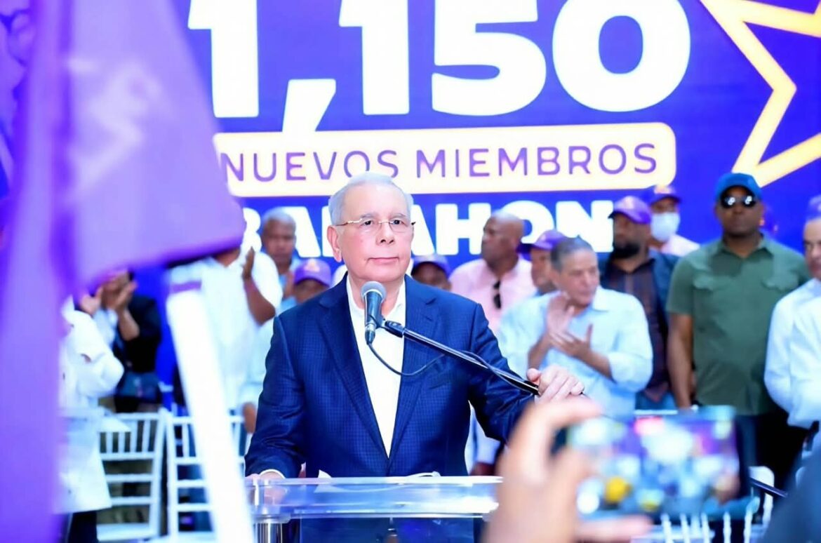 Danilo Medina en asamblea del PLD en Barahona llamando a consulta interna