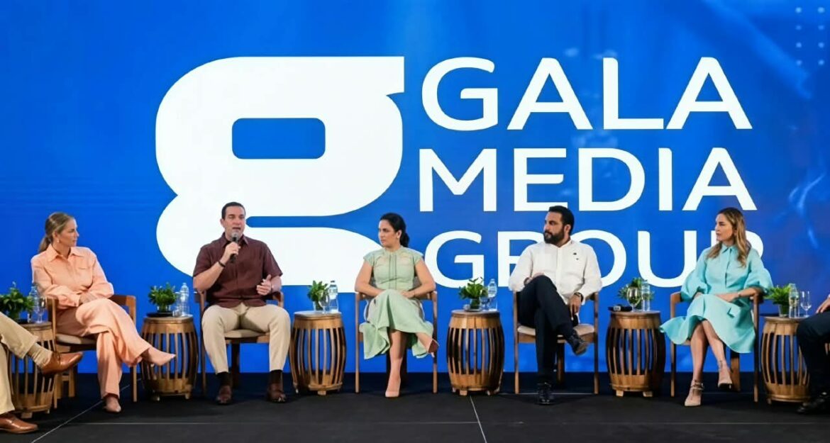 Foro Punta Cana 2026 con líderes del sector público y privado debatiendo economía